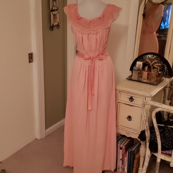 Vintage pink nightgown - Picture 1 of 8